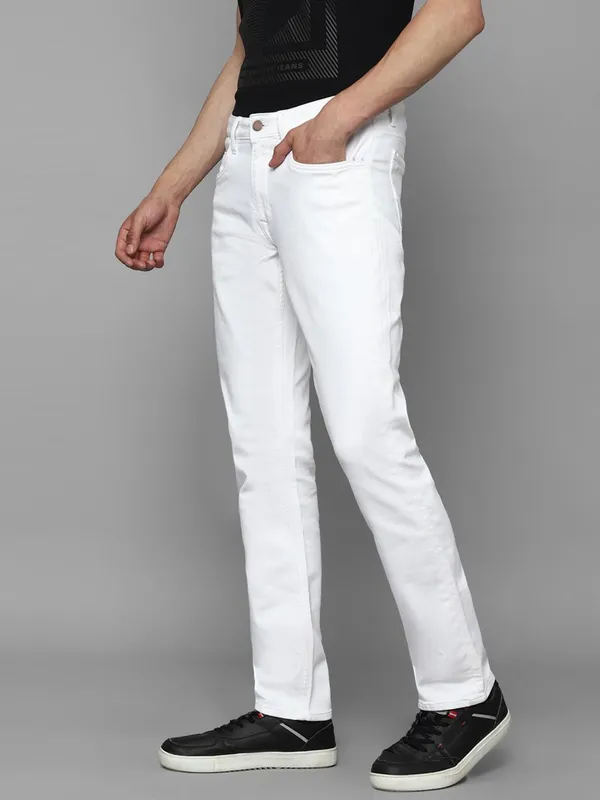 White_Cotton_Blend_Slim_Mid_Rise_Jeans_For_Men