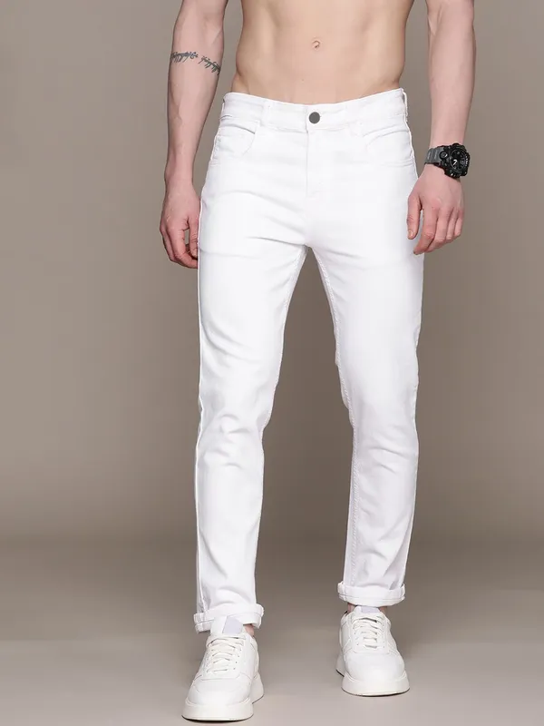 White_Cotton_Blend_Slim_Mid_Rise_Jeans_For_Men