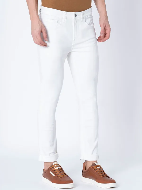 White_Cotton_Blend_Regular_Mid_Rise_Jeans_For_Men