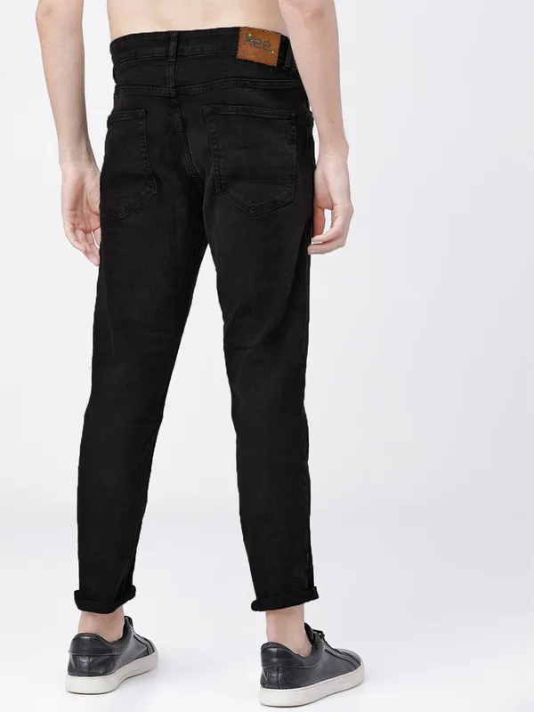Black_Cotton_Blend_Jogger_Fit_Mid_Rise_Jeans_For_Men