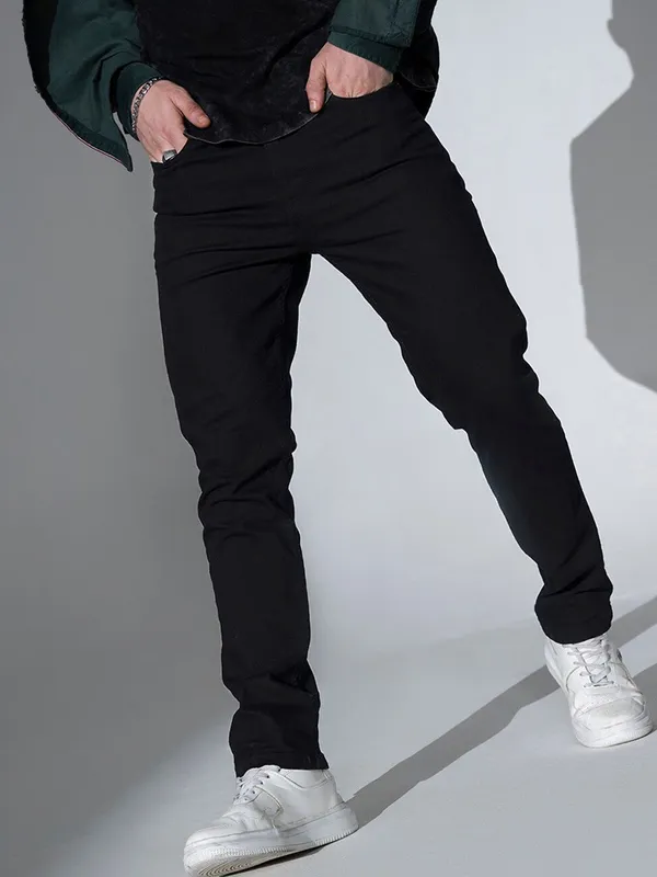 Black_Cotton_Blend_Jogger_Fit_Mid_Rise_Jeans_For_Men