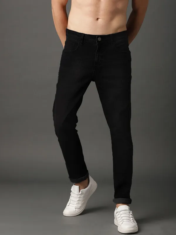 Black_Cotton_Blend_Jogger_Fit_Mid_Rise_Jeans_For_Men