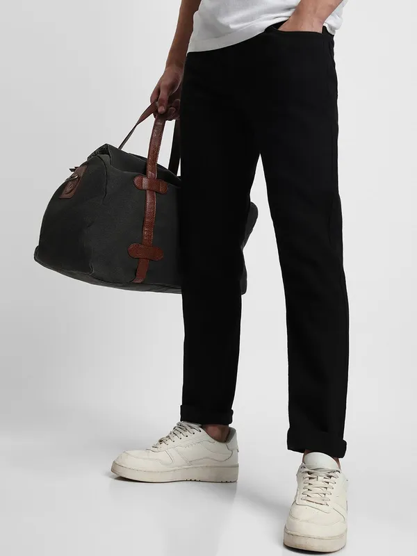 Black_Cotton_Blend_Jogger_Fit_Mid_Rise_Jeans_For_Men