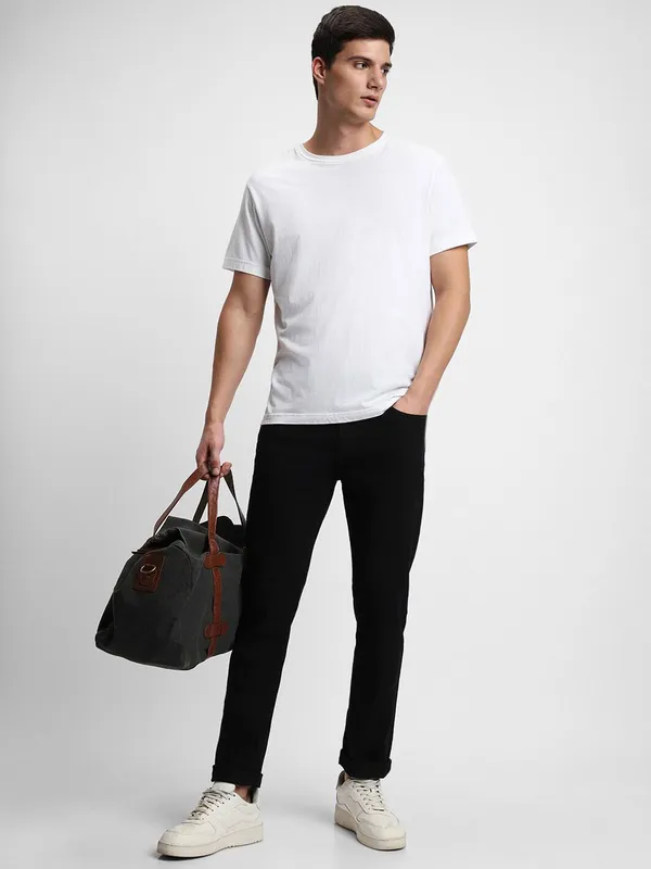 Black_Cotton_Blend_Jogger_Fit_Mid_Rise_Jeans_For_Men