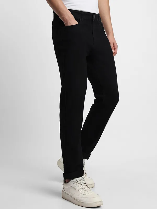 Black_Cotton_Blend_Jogger_Fit_Mid_Rise_Jeans_For_Men
