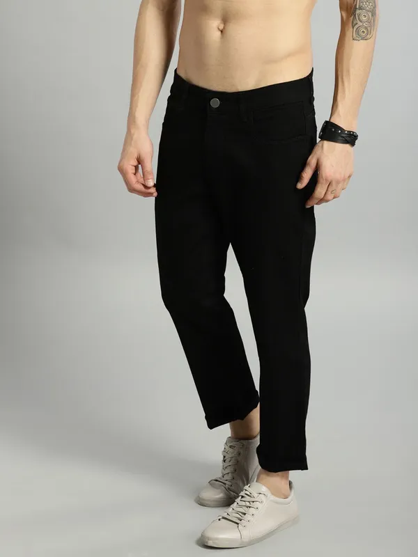 Black_Cotton_Blend_Jogger_Fit_Mid_Rise_Jeans_For_Men