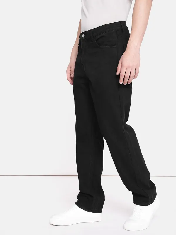 Black_Cotton_Blend_Jogger_Fit_Mid_Rise_Jeans_For_Men