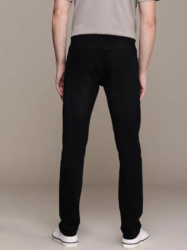 Black_Cotton_Blend_Jogger_Fit_Mid_Rise_Jeans_For_Men
