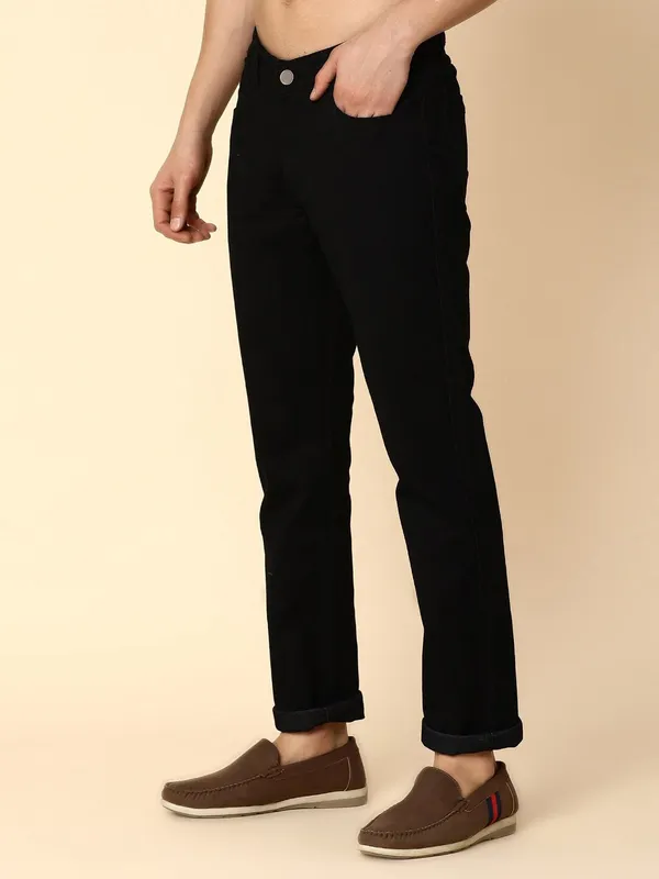 Black_Cotton_Blend_Jogger_Fit_Mid_Rise_Jeans_For_Men