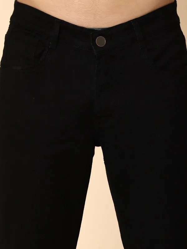 Black_Cotton_Blend_Jogger_Fit_Mid_Rise_Jeans_For_Men
