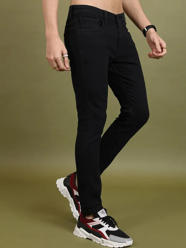 Black_Cotton_Blend_Jogger_Fit_Mid_Rise_Jeans_For_Men