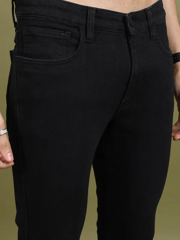 Black_Cotton_Blend_Jogger_Fit_Mid_Rise_Jeans_For_Men