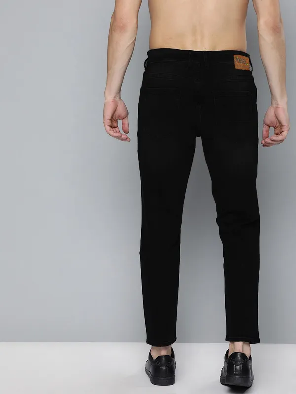 Black_Cotton_Blend_Jogger_Fit_Mid_Rise_Jeans_For_Men