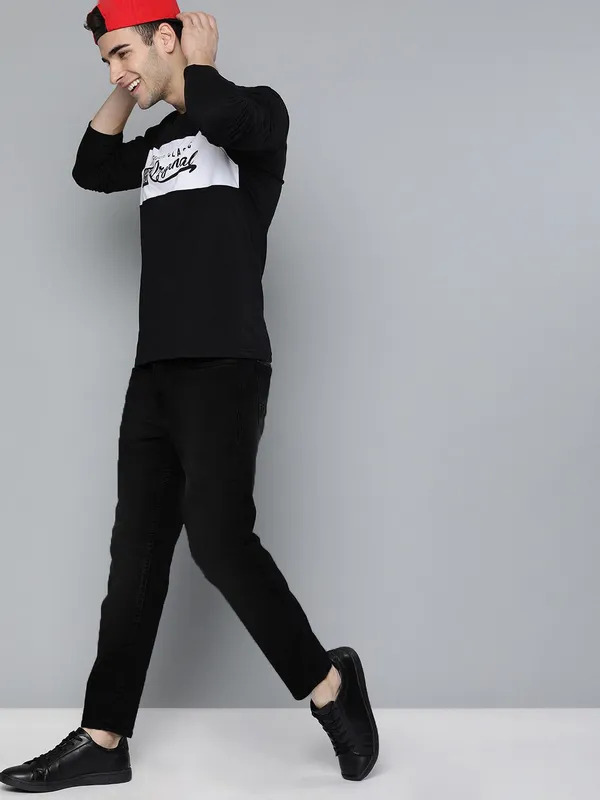 Black_Cotton_Blend_Jogger_Fit_Mid_Rise_Jeans_For_Men