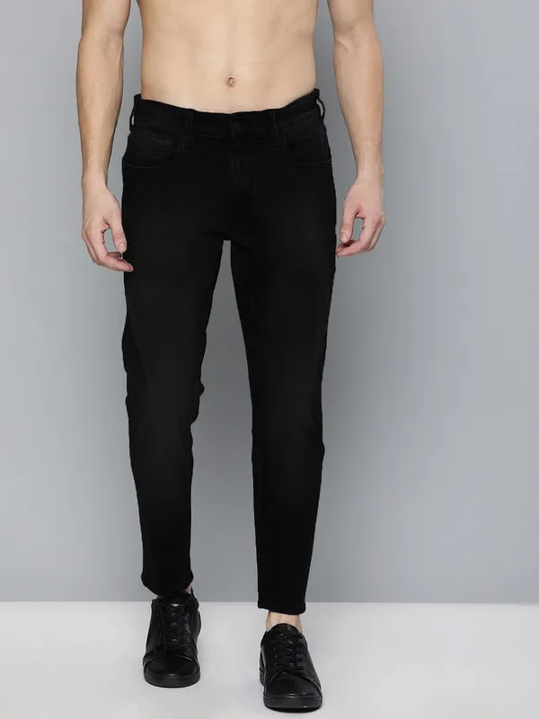 Black_Cotton_Blend_Jogger_Fit_Mid_Rise_Jeans_For_Men