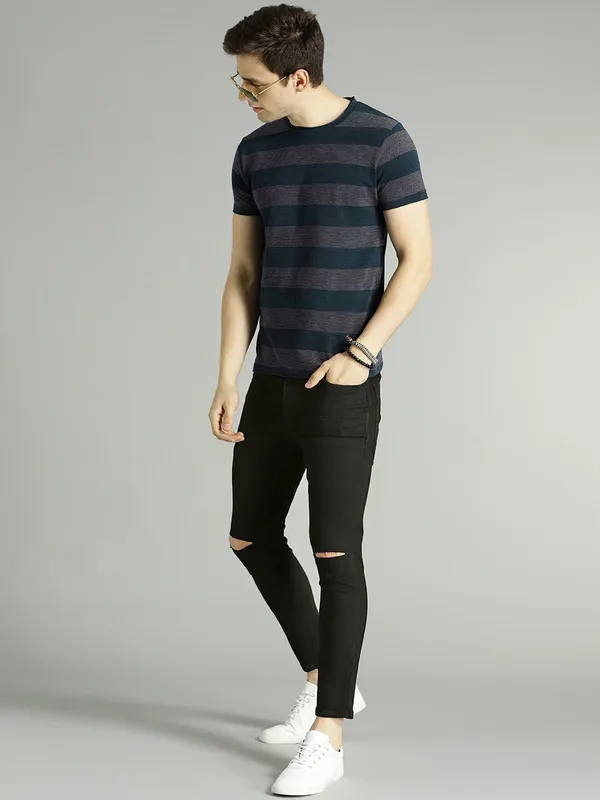 Black_Cotton_Blend_Jogger_Fit_Mid_Rise_Jeans_For_Men