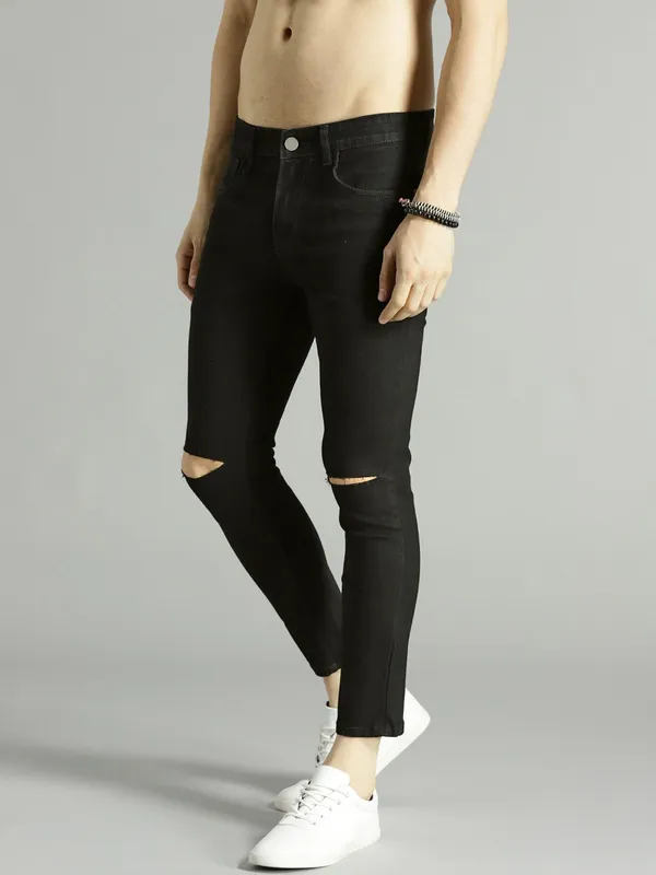 Black_Cotton_Blend_Jogger_Fit_Mid_Rise_Jeans_For_Men