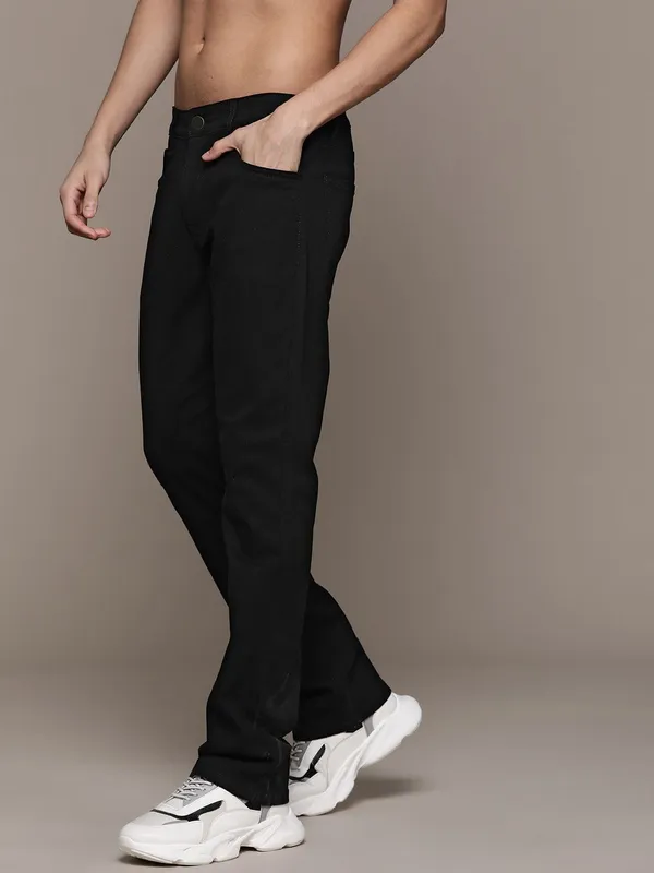Black_Cotton_Blend_Jogger_Fit_Mid_Rise_Jeans_For_Men