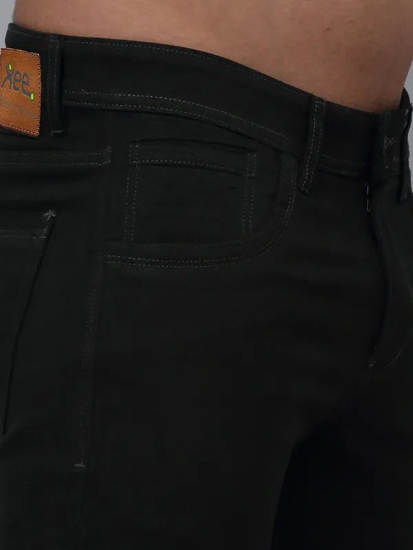 Black_Cotton_Blend_Jogger_Fit_Mid_Rise_Jeans_For_Men