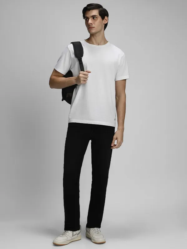 Black_Cotton_Blend_Jogger_Fit_Mid_Rise_Jeans_For_Men