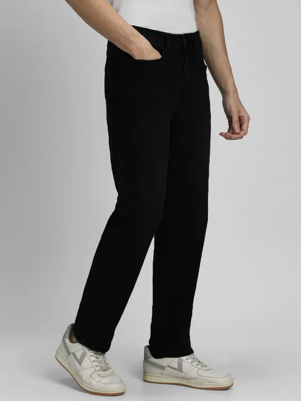 Black_Cotton_Blend_Jogger_Fit_Mid_Rise_Jeans_For_Men
