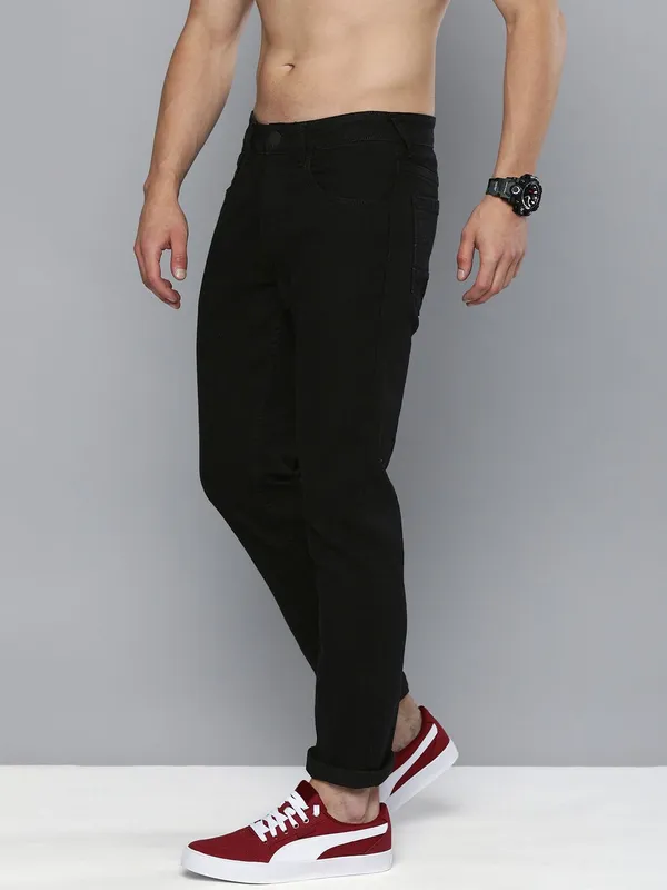 Black_Cotton_Blend_Jogger_Fit_Mid_Rise_Jeans_For_Men