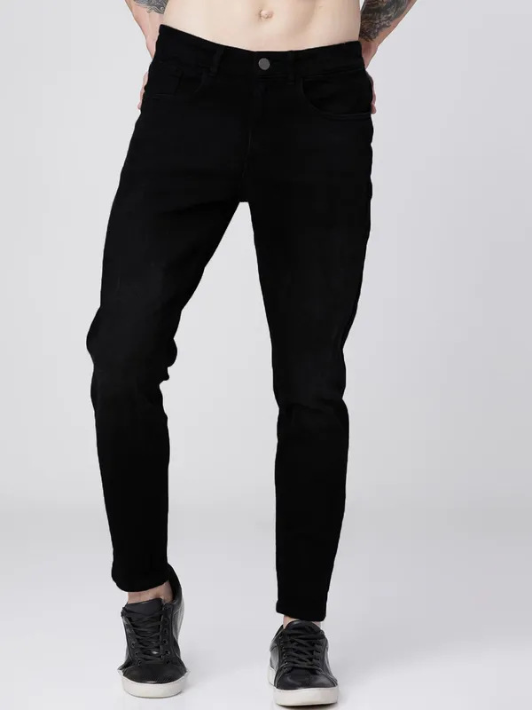 Black_Cotton_Blend_Jogger_Fit_Mid_Rise_Jeans_For_Men