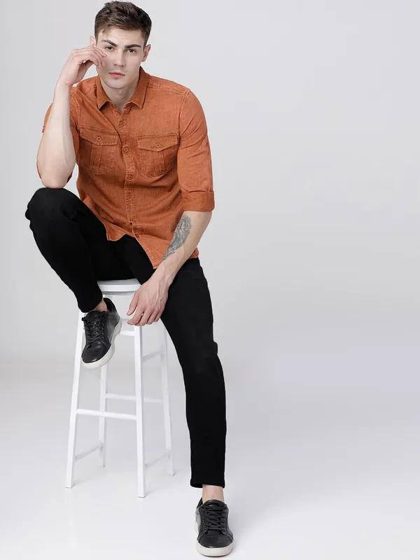 Black_Cotton_Blend_Jogger_Fit_Mid_Rise_Jeans_For_Men