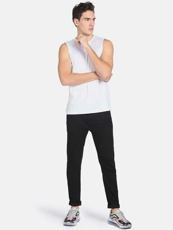 Black_Cotton_Blend_Jogger_Fit_Mid_Rise_Jeans_For_Men
