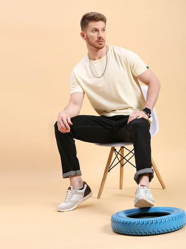 Black_Cotton_Blend_Jogger_Fit_Mid_Rise_Jeans_For_Men
