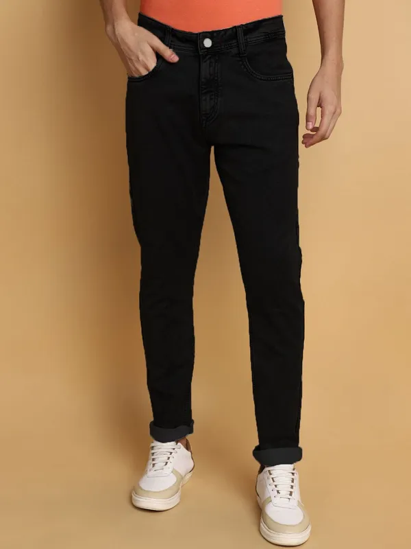 Black_Cotton_Blend_Jogger_Fit_Mid_Rise_Jeans_For_Men