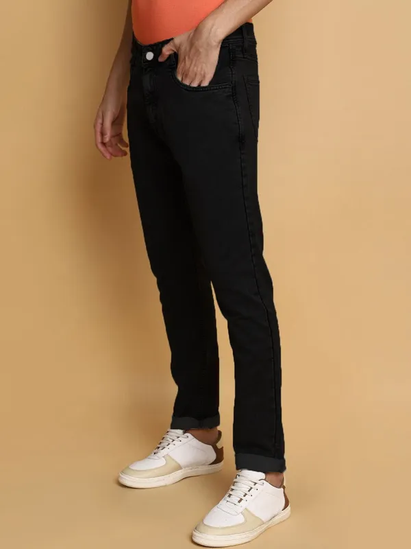 Black_Cotton_Blend_Jogger_Fit_Mid_Rise_Jeans_For_Men