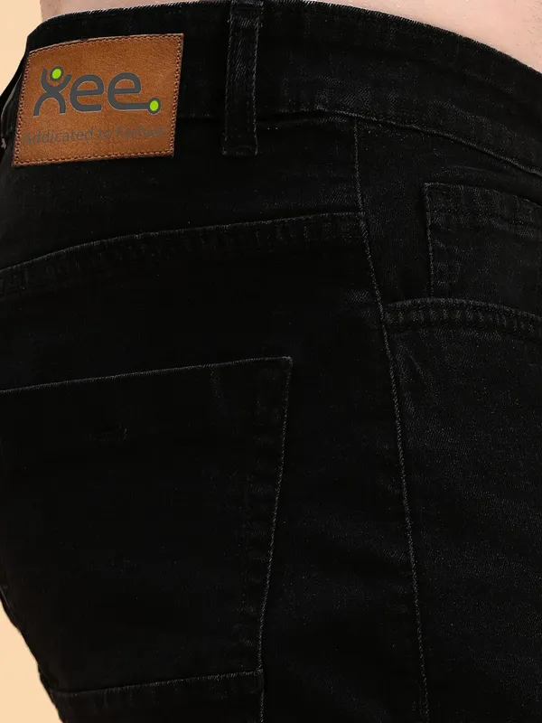 Black_Cotton_Blend_Jogger_Fit_Mid_Rise_Jeans_For_Men