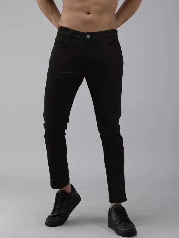 Black_Cotton_Blend_Jogger_Fit_Mid_Rise_Jeans_For_Men