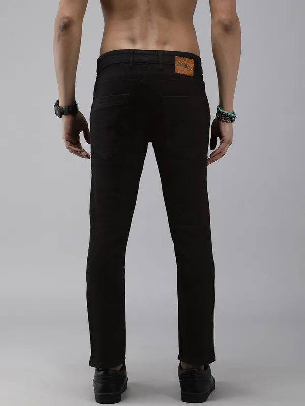 Black_Cotton_Blend_Jogger_Fit_Mid_Rise_Jeans_For_Men