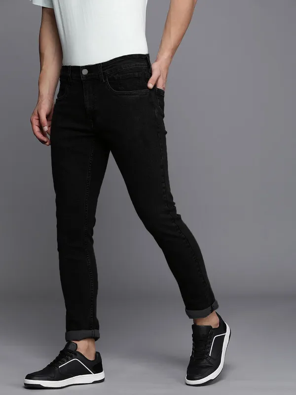 Black_Cotton_Blend_Jogger_Fit_Mid_Rise_Jeans_For_Men