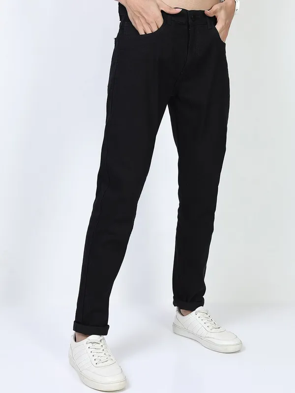 Black_Cotton_Blend_Jogger_Fit_Mid_Rise_Jeans_For_Men