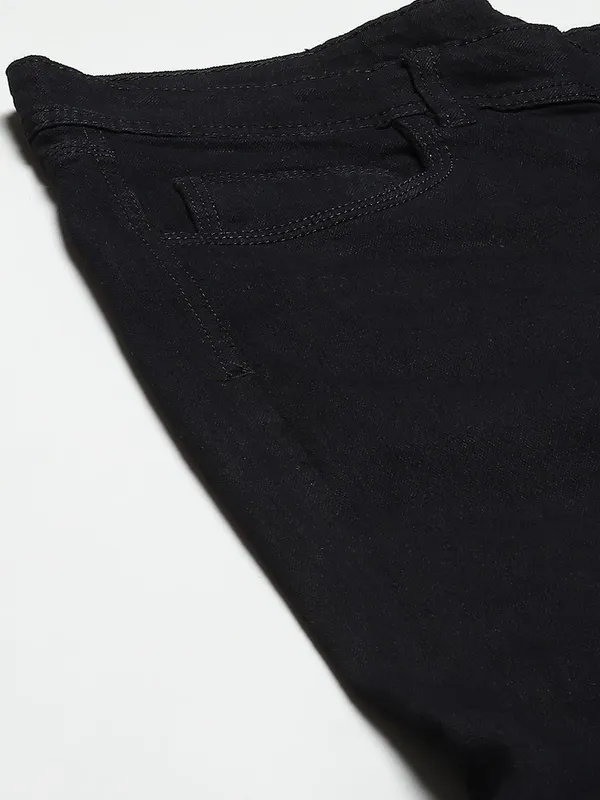 Black_Cotton_Blend_Jogger_Fit_Mid_Rise_Jeans_For_Men