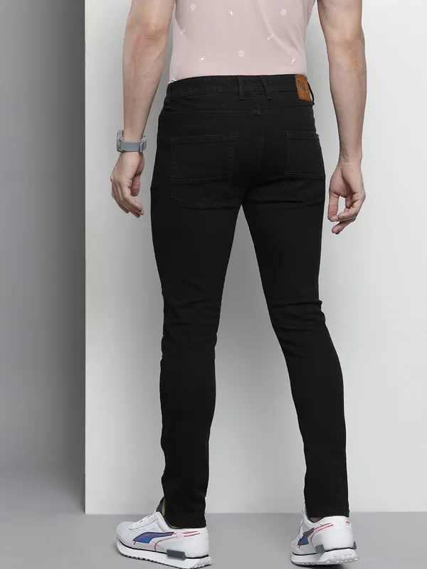Black_Cotton_Blend_Jogger_Fit_Mid_Rise_Jeans_For_Men