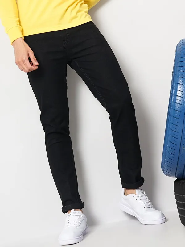 Black_Cotton_Blend_Jogger_Fit_Mid_Rise_Jeans_For_Men