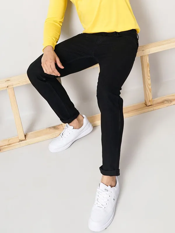 Black_Cotton_Blend_Jogger_Fit_Mid_Rise_Jeans_For_Men