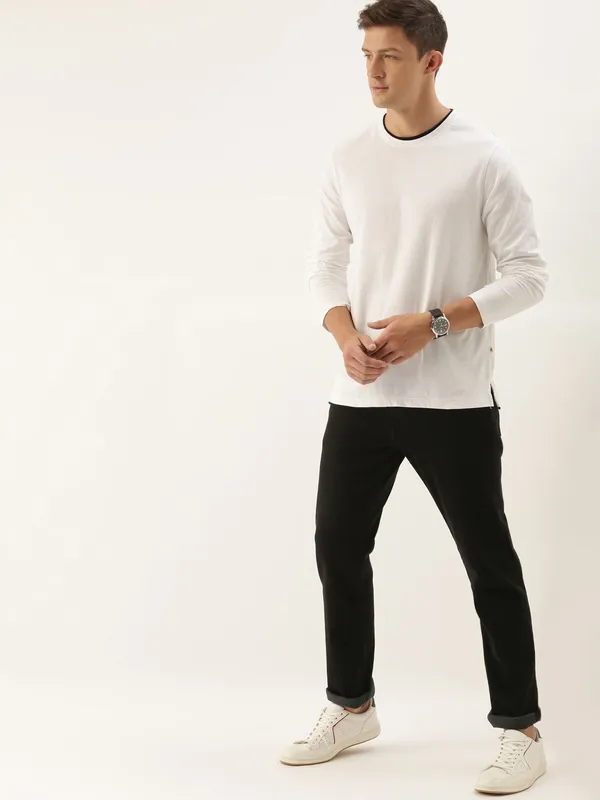 Black_Cotton_Blend_Jogger_Fit_Mid_Rise_Jeans_For_Men