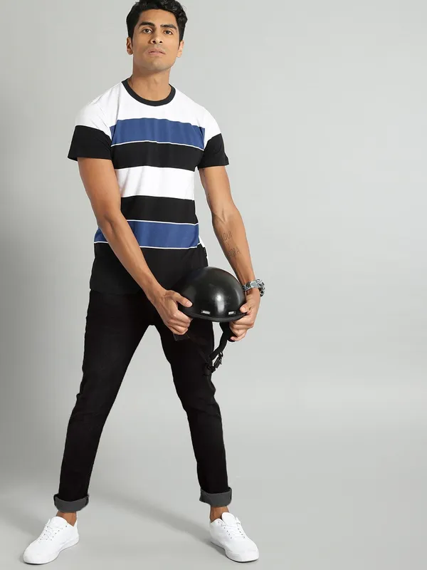 Black_Cotton_Blend_Jogger_Fit_Mid_Rise_Jeans_For_Men