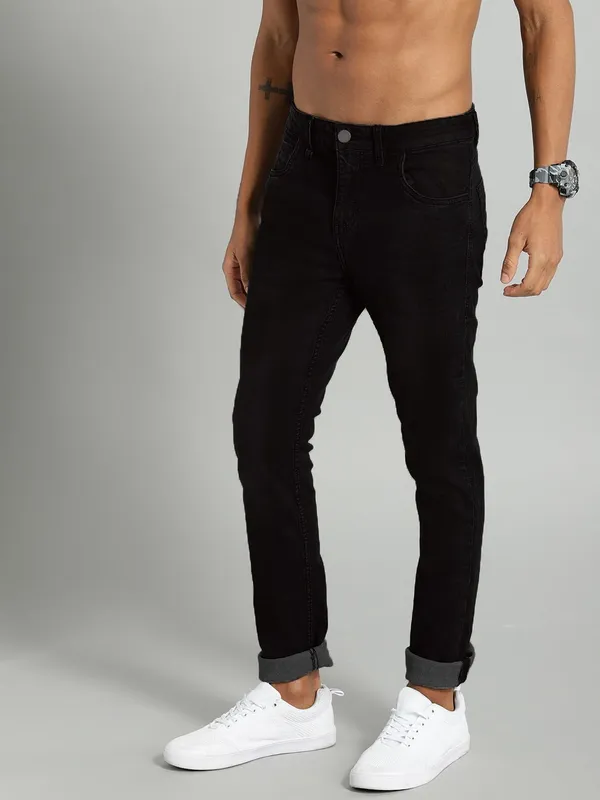 Black_Cotton_Blend_Jogger_Fit_Mid_Rise_Jeans_For_Men