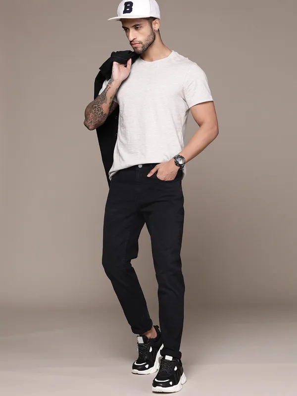 Black_Cotton_Blend_Slim_Mid_Rise_Jeans_For_Men