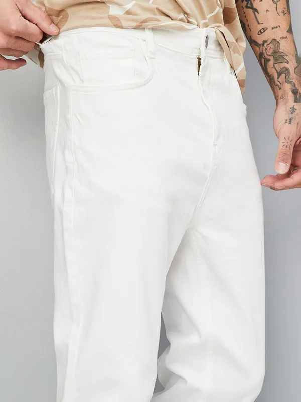 White_Mid_Rise_Cotton_Blend_Slim_Jeans_For_Men