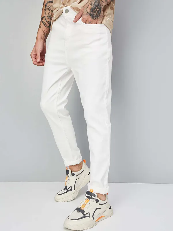 White_Mid_Rise_Cotton_Blend_Slim_Jeans_For_Men