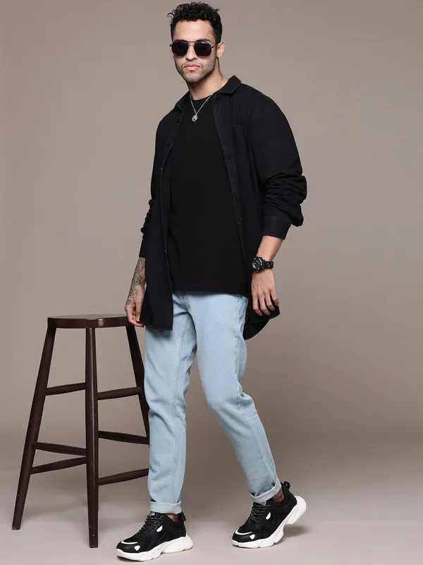 Light_Blue_Cotton_Blend_Slim_Mid_Rise_Jeans_For_Men
