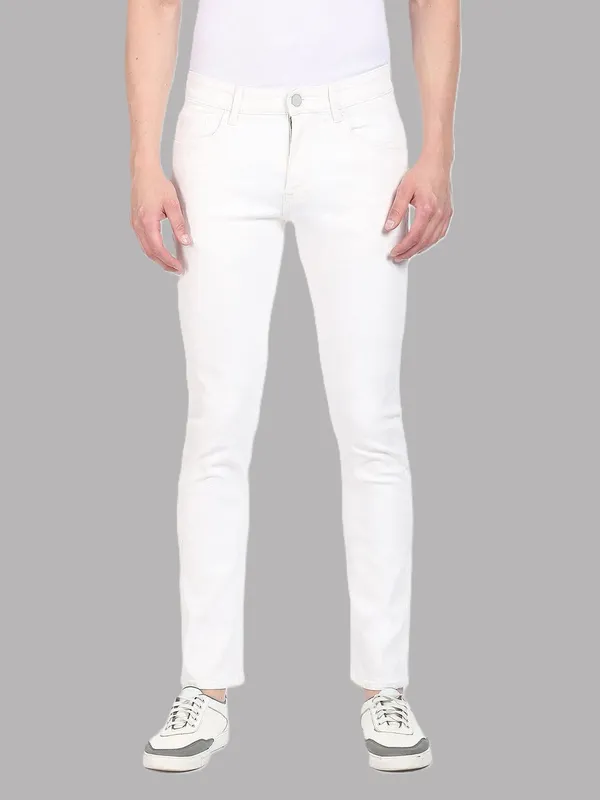 White_Cotton_Blend_Slim_Mid_Rise_Jeans_For_Men