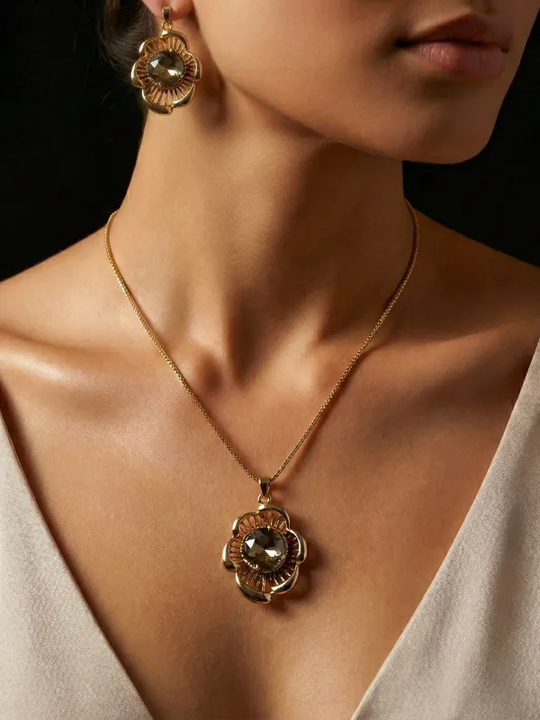 Golden_Ad_Metal_Clover_Pendant_Set